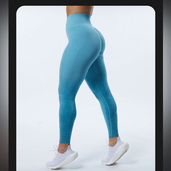 Alphalete Amplify Legging Size M Ombre Ocean Blue Seamless Scrunch New - Picture 6 of 9